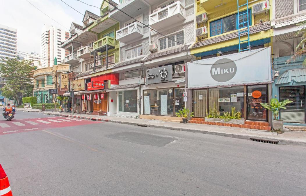 Miku Guesthouse Bangkok Exterior photo