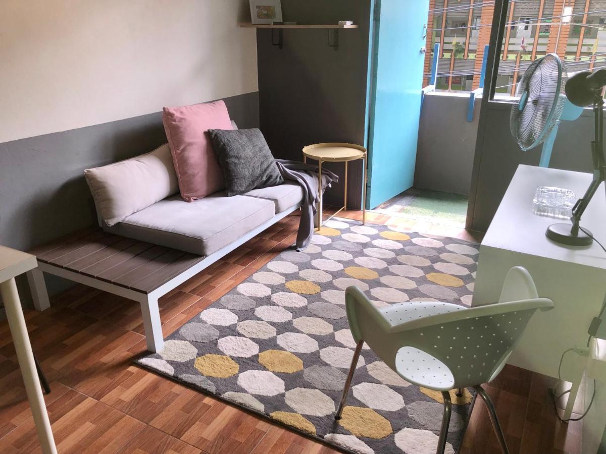 Miku Guesthouse Bangkok Exterior photo