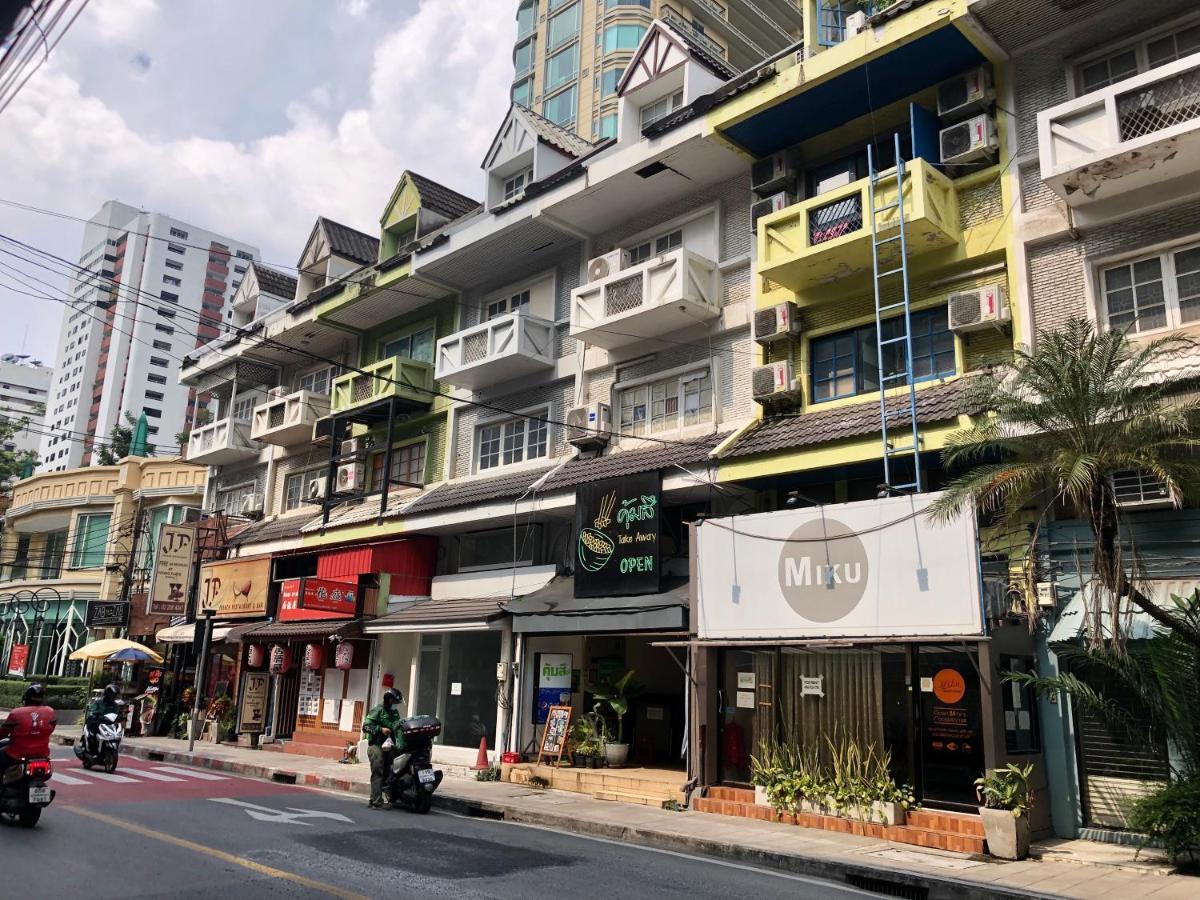 Miku Guesthouse Bangkok Exterior photo