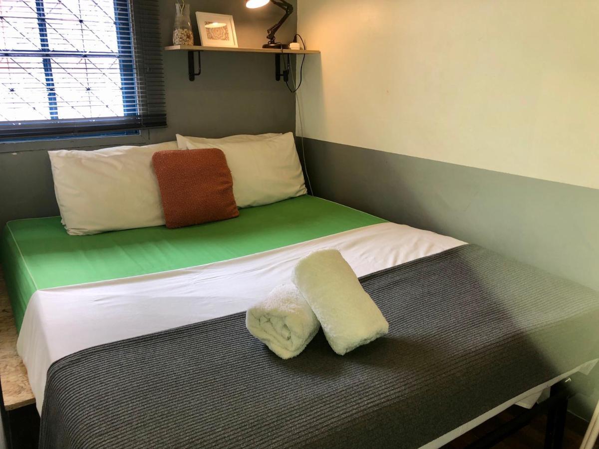 Miku Guesthouse Bangkok Exterior photo