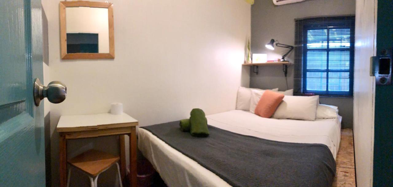Miku Guesthouse Bangkok Exterior photo