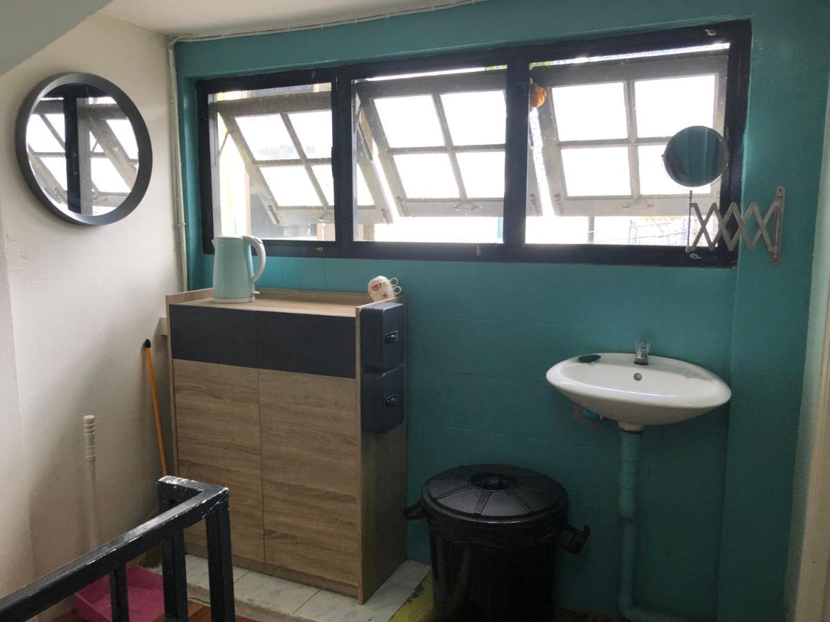 Miku Guesthouse Bangkok Exterior photo