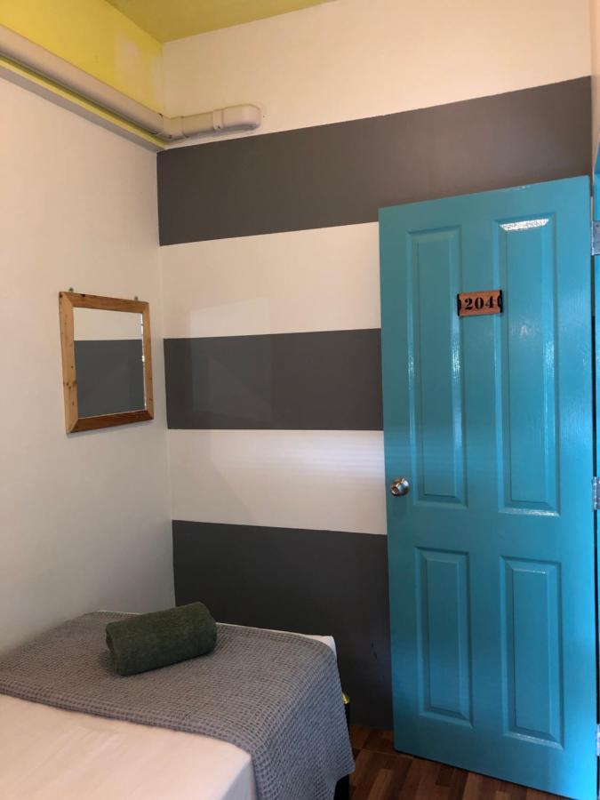 Miku Guesthouse Bangkok Exterior photo