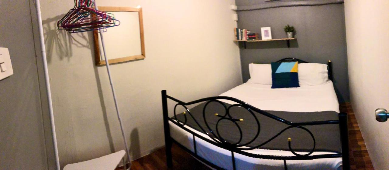 Miku Guesthouse Bangkok Exterior photo