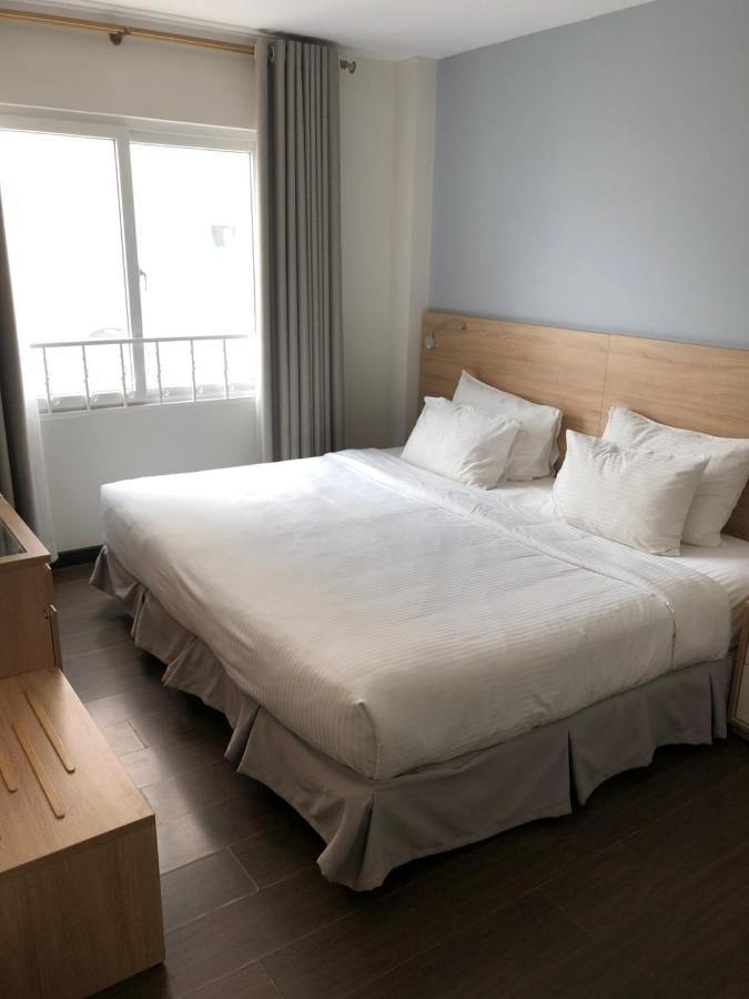 Miku Guesthouse Bangkok Exterior photo