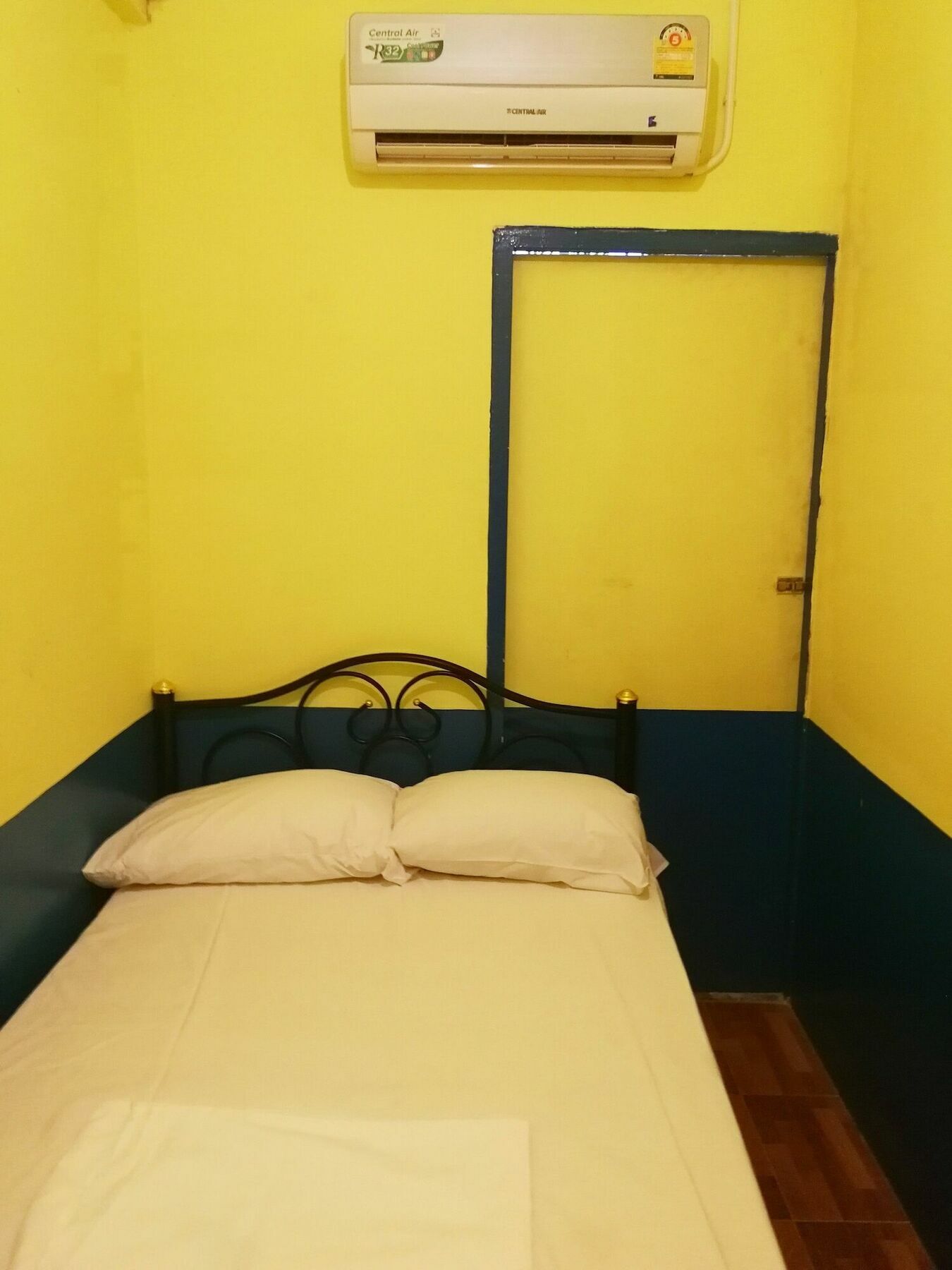 Miku Guesthouse Bangkok Exterior photo