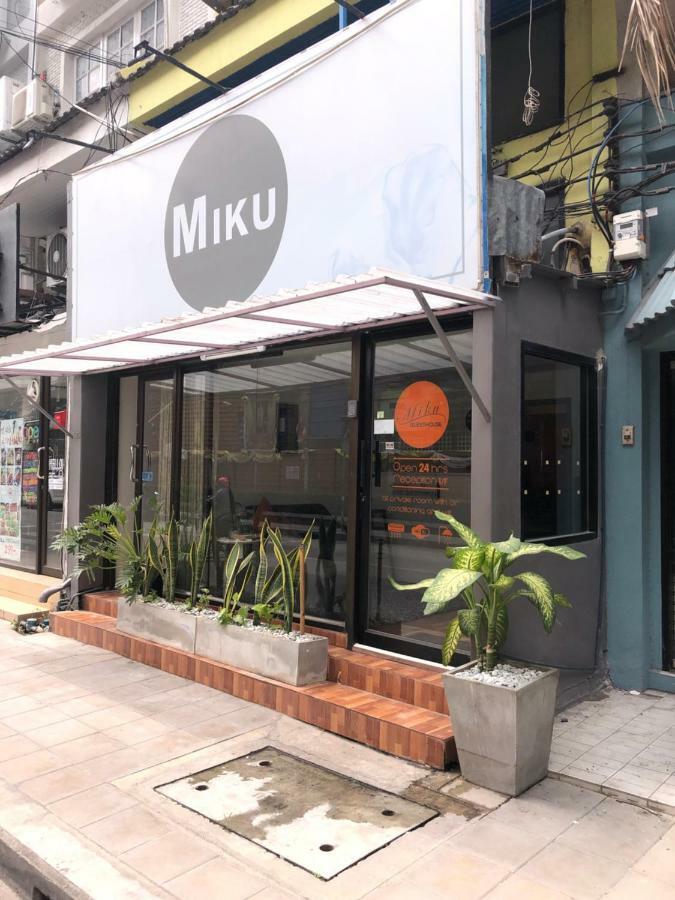 Miku Guesthouse Bangkok Exterior photo