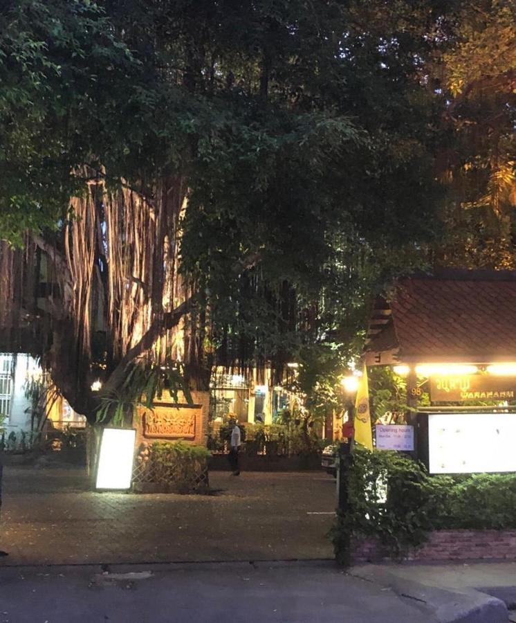 Miku Guesthouse Bangkok Exterior photo